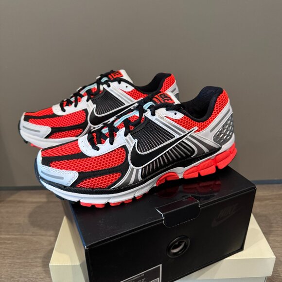 NIKE Zoom Vomero 5 SE Bright Crimson / Black - NIB sz 8.5 main image 5